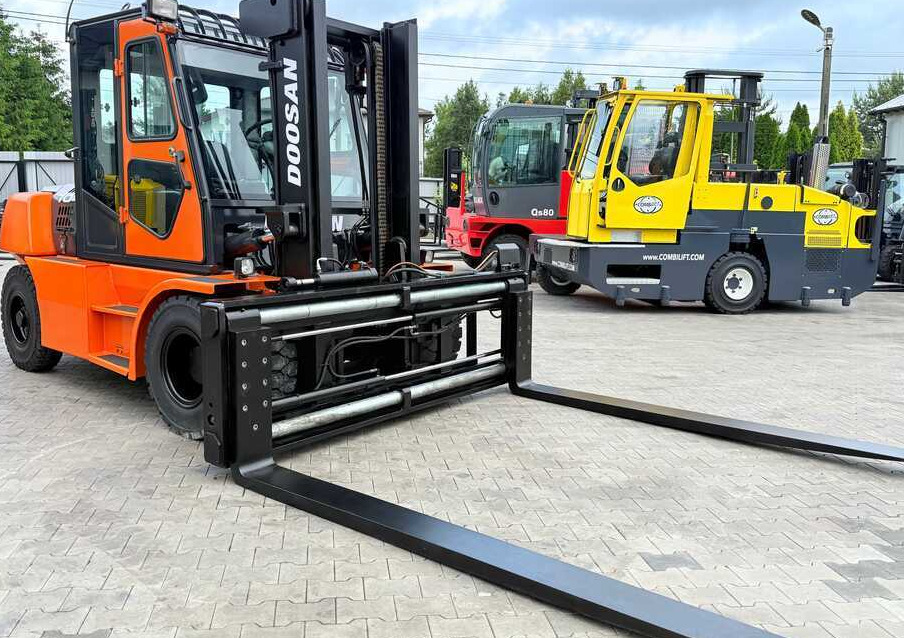 Doosan DOOSAN / DUPLEX 3000MM / SIDE SHIFT / FORK POSITIONER / 2500MM FORKS / 7000KG / CABIN / LIKE NEW - Dyzelinis krautuvas: foto 3 Doosan DOOSAN / DUPLEX 3000MM / SIDE SHIFT / FORK POSITIONER / 2500MM FORKS / 7000KG / CABIN / LIKE NEW - Dyzelinis krautuvas: foto 3