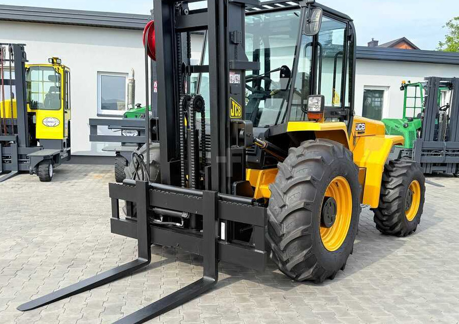 JCB 940 / DIESEL / TRIPLEX 4500MM / FORK POSITIONER / FORK SIDESHIFT / 4T / NEW TYRES / LIKE NEW - Krautuvas-visureigis: foto 3 JCB 940 / DIESEL / TRIPLEX 4500MM / FORK POSITIONER / FORK SIDESHIFT / 4T / NEW TYRES / LIKE NEW - Krautuvas-visureigis: foto 3