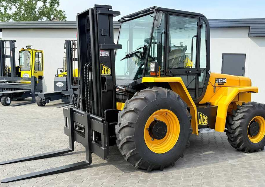 JCB 940 / DIESEL / TRIPLEX 4500MM / FORK POSITIONER / FORK SIDESHIFT / 4T / NEW TYRES / LIKE NEW - Krautuvas-visureigis: foto 2 JCB 940 / DIESEL / TRIPLEX 4500MM / FORK POSITIONER / FORK SIDESHIFT / 4T / NEW TYRES / LIKE NEW - Krautuvas-visureigis: foto 2
