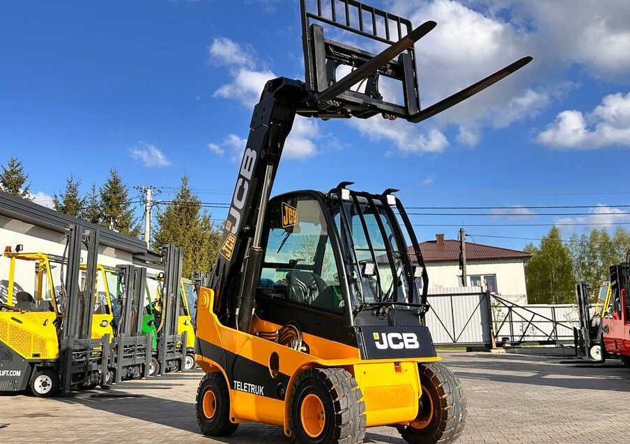 JCB TLT30G / GAS / 4100MM / FULL CABIN / FORK POSITIONER / LIKE NEW - Teleskopinis krautuvas: foto 1 JCB TLT30G / GAS / 4100MM / FULL CABIN / FORK POSITIONER / LIKE NEW - Teleskopinis krautuvas: foto 1