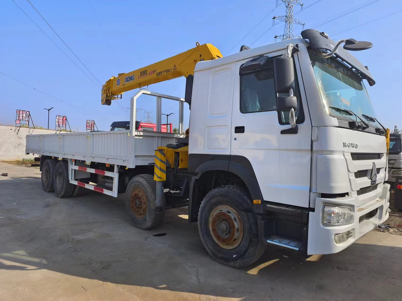 HOWO HOWO 371 chassis,10 TONS crane truck - Sunkvežimis su kranu: foto 5 HOWO HOWO 371 chassis,10 TONS crane truck - Sunkvežimis su kranu: foto 5