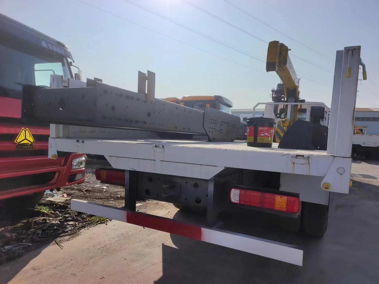 HOWO HOWO 371 chassis,10 TONS crane truck - Sunkvežimis su kranu: foto 3 HOWO HOWO 371 chassis,10 TONS crane truck - Sunkvežimis su kranu: foto 3
