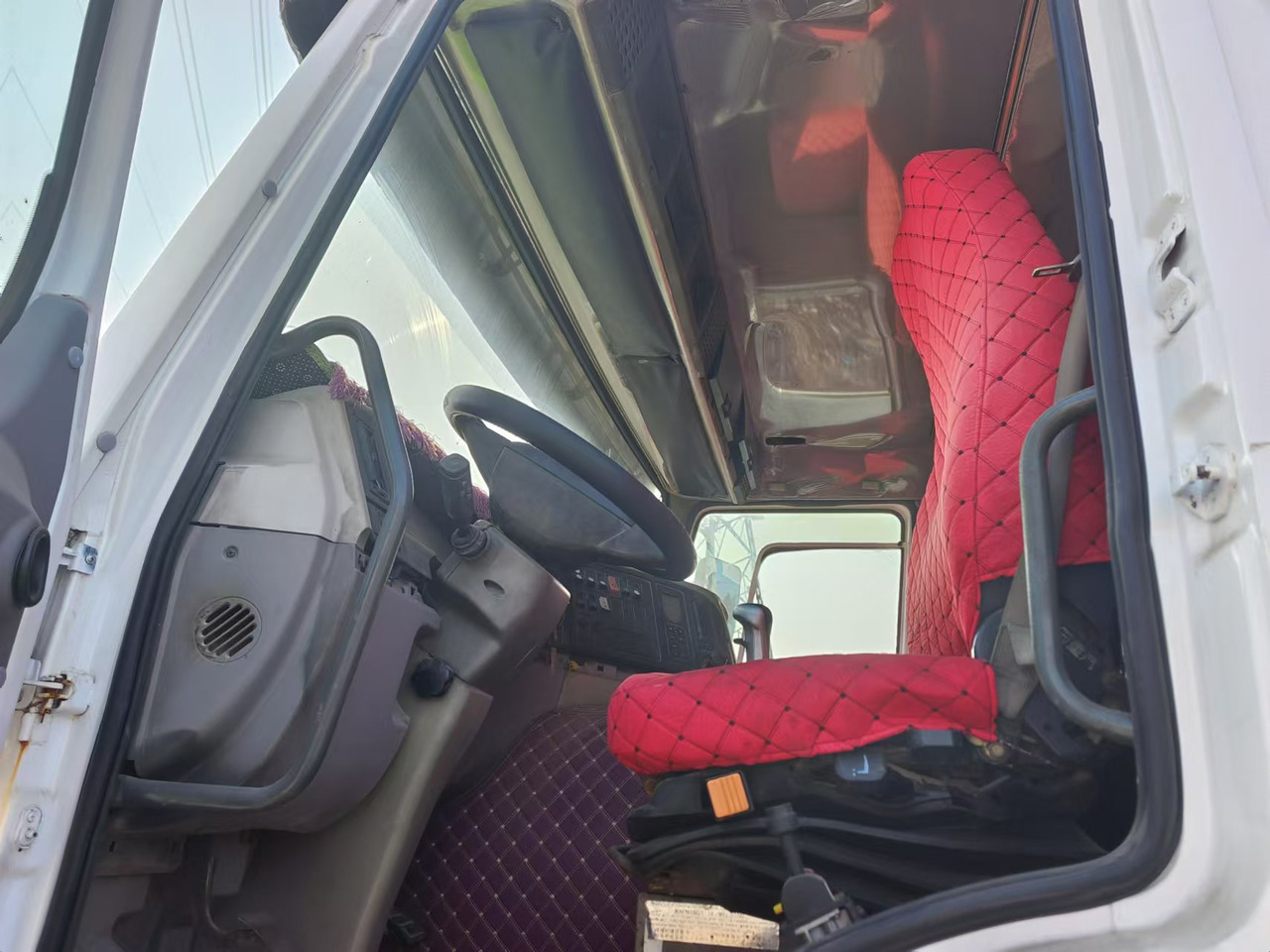 HOWO,XCMG HOWO 375,XCMG MSQS300-4 12 tons - Autocisterna: foto 4 HOWO,XCMG HOWO 375,XCMG MSQS300-4 12 tons - Autocisterna: foto 4