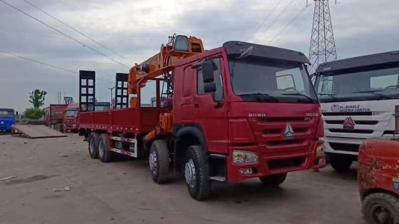 HOWO    XCMG HOWO 375 chassis  ,XCMG QY16D - Sunkvežimis su kranu: foto 1 HOWO    XCMG HOWO 375 chassis  ,XCMG QY16D - Sunkvežimis su kranu: foto 1