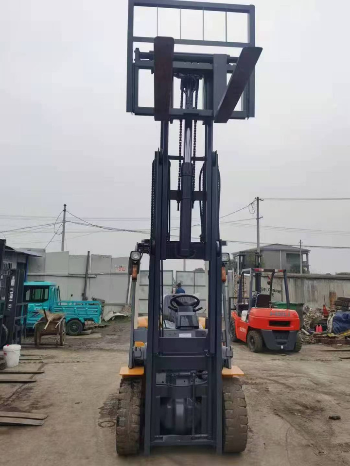 TCM 5 TONS 2 stages - Dyzelinis krautuvas: foto 4 TCM 5 TONS 2 stages - Dyzelinis krautuvas: foto 4