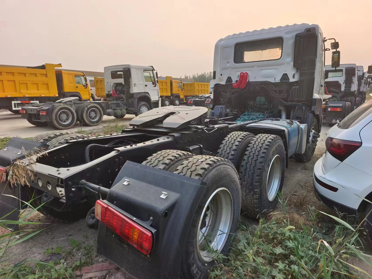 HINO HINO 700 - Vilkikas: foto 3 HINO HINO 700 - Vilkikas: foto 3