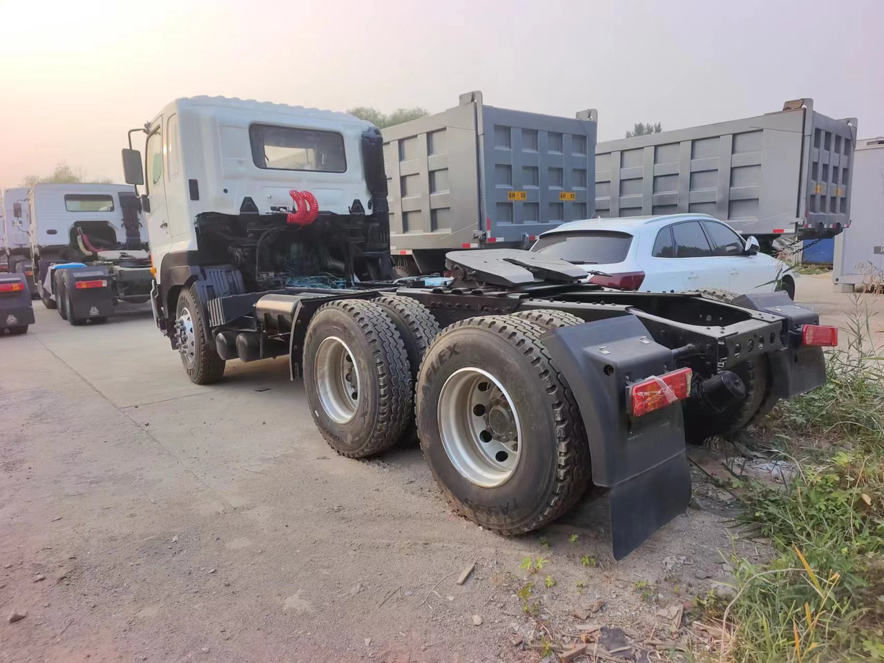 HINO HINO 700 - Vilkikas: foto 5 HINO HINO 700 - Vilkikas: foto 5