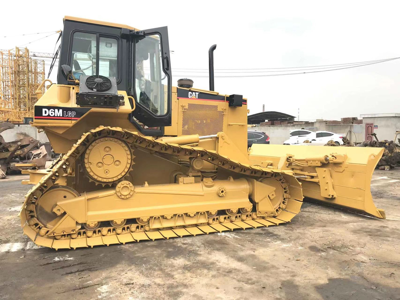 BULLDOZER Good Condition D6m Mini Bulldozer New Crawler Bulldozer with Parts Price Bulldozers - Buldozeris: foto 3 BULLDOZER Good Condition D6m Mini Bulldozer New Crawler Bulldozer with Parts Price Bulldozers - Buldozeris: foto 3