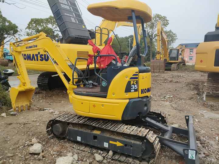 Best Quality Komatsu PC35-2 Used Mini Excavator Earth-moving Machinery in Good Condition - Vikšrinis ekskavatorius: foto 2 Best Quality Komatsu PC35-2 Used Mini Excavator Earth-moving Machinery in Good Condition - Vikšrinis ekskavatorius: foto 2