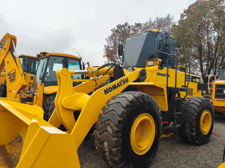 Certified Pre-Owned Komatsu WA380-3 | Heavy-Duty Loader for Mining/ Construction - Price Negotiable! - Ekskavatorius-krautuvas: foto 3 Certified Pre-Owned Komatsu WA380-3 | Heavy-Duty Loader for Mining/ Construction - Price Negotiable! - Ekskavatorius-krautuvas: foto 3