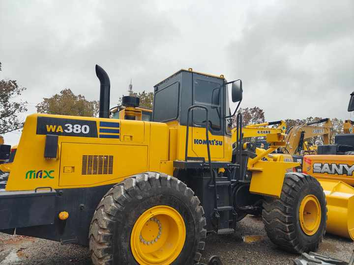Certified Pre-Owned Komatsu WA380-3 | Heavy-Duty Loader for Mining/ Construction - Price Negotiable! - Ekskavatorius-krautuvas: foto 4 Certified Pre-Owned Komatsu WA380-3 | Heavy-Duty Loader for Mining/ Construction - Price Negotiable! - Ekskavatorius-krautuvas: foto 4
