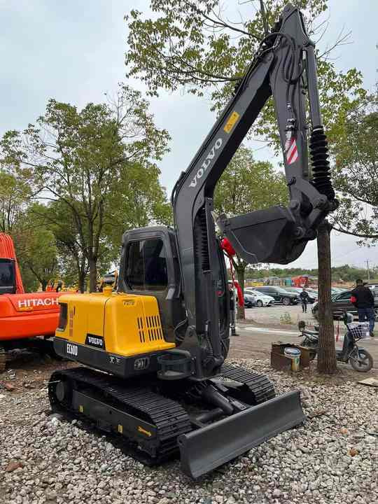 China Brand Used Volvo EC60D Mini Excavator 6ton Crawler Earth Digger Machine for Sale - Vikšrinis ekskavatorius: foto 4 China Brand Used Volvo EC60D Mini Excavator 6ton Crawler Earth Digger Machine for Sale - Vikšrinis ekskavatorius: foto 4
