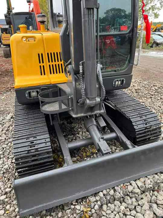China Brand Used Volvo EC60D Mini Excavator 6ton Crawler Earth Digger Machine for Sale - Vikšrinis ekskavatorius: foto 5 China Brand Used Volvo EC60D Mini Excavator 6ton Crawler Earth Digger Machine for Sale - Vikšrinis ekskavatorius: foto 5