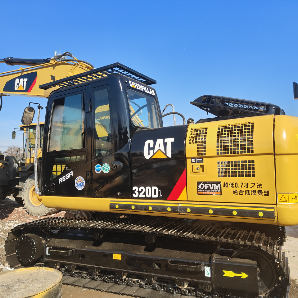 EXCAVATOR Used Cat Excavator Japan 20 Tons Digger Machinery Caterpillar CAT 320D for Sale Cat - Vikšrinis ekskavatorius: foto 1 EXCAVATOR Used Cat Excavator Japan 20 Tons Digger Machinery Caterpillar CAT 320D for Sale Cat - Vikšrinis ekskavatorius: foto 1