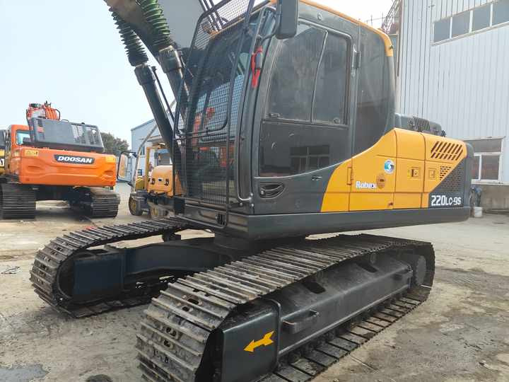 Hyundai 220LC-9S Used Excavator for Mining & Construction | Price Negotiable, Global Shipping - Vikšrinis ekskavatorius: foto 2 Hyundai 220LC-9S Used Excavator for Mining & Construction | Price Negotiable, Global Shipping - Vikšrinis ekskavatorius: foto 2