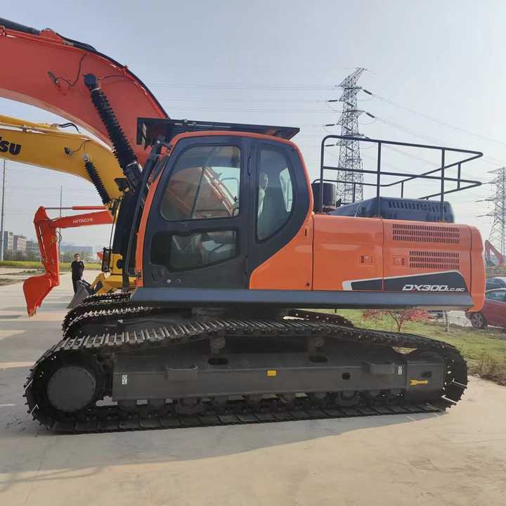 Korea Made Doosan Digger Dx300lc Doosan Used Machinery Excavator , Doosan Dx220 Dx300 Dx200 - Vikšrinis ekskavatorius: foto 1 Korea Made Doosan Digger Dx300lc Doosan Used Machinery Excavator , Doosan Dx220 Dx300 Dx200 - Vikšrinis ekskavatorius: foto 1