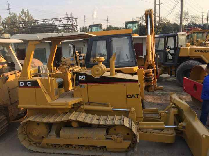 Mini CAT Bulldozer D3c D3 D3k D3m D4h D4m D4k D5h D5g D5k D5m Used Bulldozer with Ripper for Sale - Buldozeris: foto 2 Mini CAT Bulldozer D3c D3 D3k D3m D4h D4m D4k D5h D5g D5k D5m Used Bulldozer with Ripper for Sale - Buldozeris: foto 2