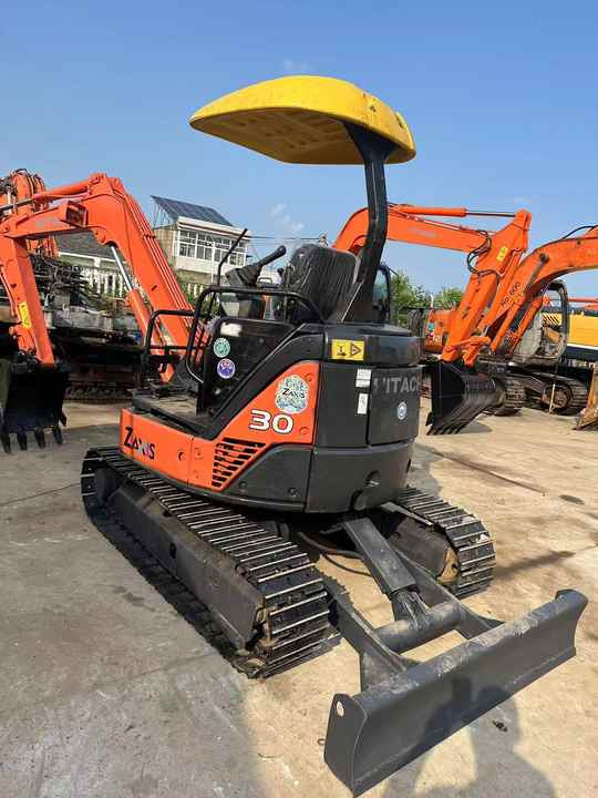 Original Japan Hitachi ZX30 Excavator Hitachi Excavator in Low Price for Hot Sale - Vikšrinis ekskavatorius: foto 2 Original Japan Hitachi ZX30 Excavator Hitachi Excavator in Low Price for Hot Sale - Vikšrinis ekskavatorius: foto 2