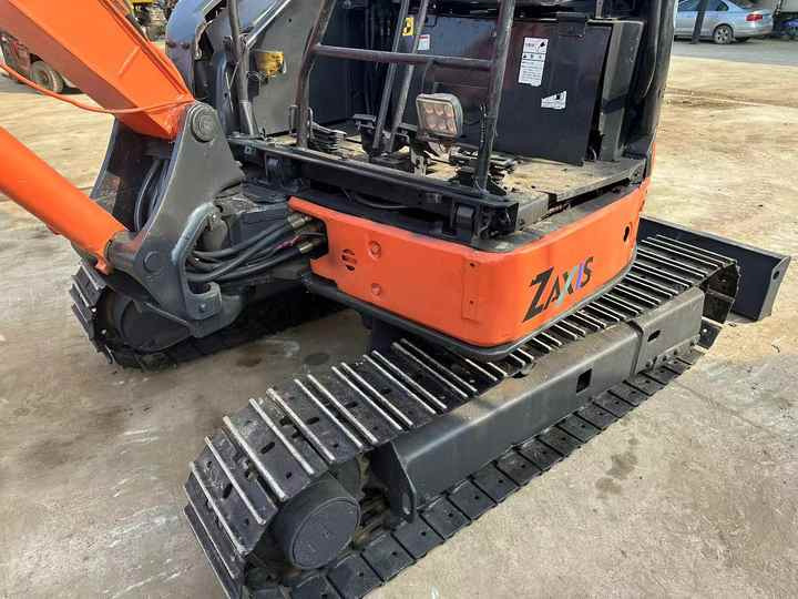 Original Japan Hitachi ZX30 Excavator Hitachi Excavator in Low Price for Hot Sale - Vikšrinis ekskavatorius: foto 5 Original Japan Hitachi ZX30 Excavator Hitachi Excavator in Low Price for Hot Sale - Vikšrinis ekskavatorius: foto 5