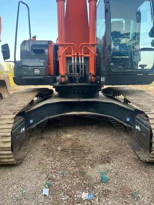 Original Japan Hitachi ZX300 Excavator Hitachi Excavator in Low Price for Hot Sale - Vikšrinis ekskavatorius: foto 3 Original Japan Hitachi ZX300 Excavator Hitachi Excavator in Low Price for Hot Sale - Vikšrinis ekskavatorius: foto 3