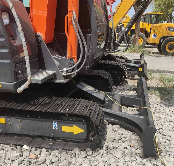 Original Japan Hitachi ZX60 Excavator Hitachi Excavator in Low Price for Hot Sale - Vikšrinis ekskavatorius: foto 5 Original Japan Hitachi ZX60 Excavator Hitachi Excavator in Low Price for Hot Sale - Vikšrinis ekskavatorius: foto 5