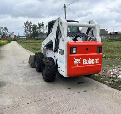 USED BOBCAT S300 Skid-steer Loader with Very Good Performance Is for Sale at a Low Price. S160/s185/s220/330 in Stock - Mini krautuvas: foto 4 USED BOBCAT S300 Skid-steer Loader with Very Good Performance Is for Sale at a Low Price. S160/s185/s220/330 in Stock - Mini krautuvas: foto 4