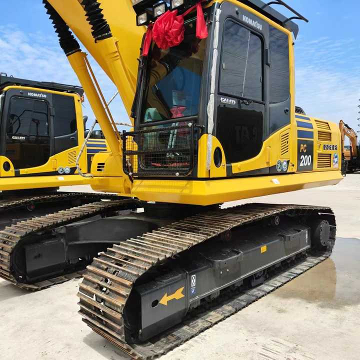 USED komatsu Pc200-8 Excavator with Good Condition for Sale - Ekskavatorius: foto 3 USED komatsu Pc200-8 Excavator with Good Condition for Sale - Ekskavatorius: foto 3