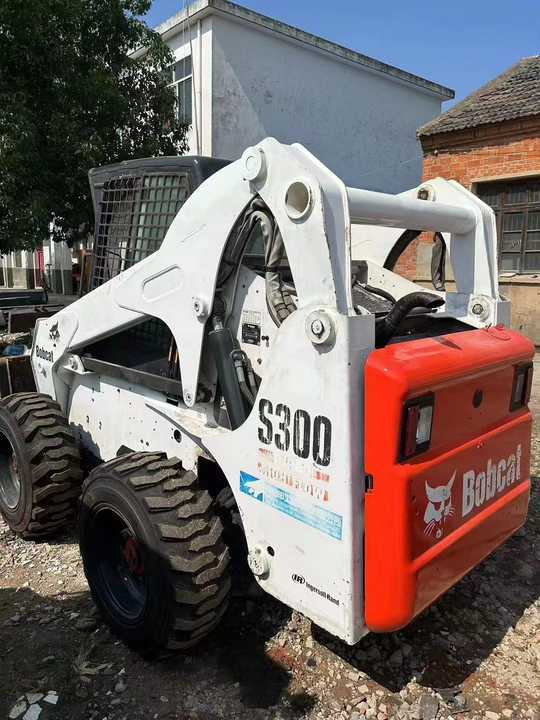 Used Bob Cat Bob Cat S300 Used Skid Steer Wheel Loader Multifunctional Track Loaders Bobcat - Ratinis krautuvas: foto 4 Used Bob Cat Bob Cat S300 Used Skid Steer Wheel Loader Multifunctional Track Loaders Bobcat - Ratinis krautuvas: foto 4