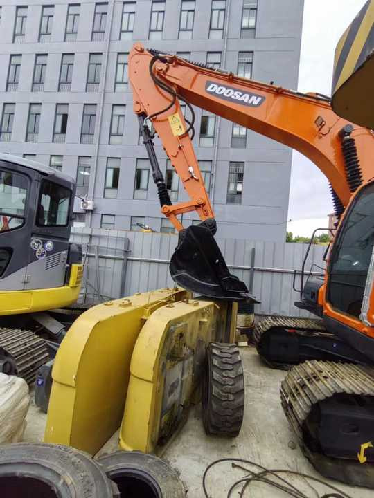 Used Digger DOOSAN DX140 Construction Machinery Construction Digger Used DOOSAN DX140 Cheap Excavator - Vikšrinis ekskavatorius: foto 5 Used Digger DOOSAN DX140 Construction Machinery Construction Digger Used DOOSAN DX140 Cheap Excavator - Vikšrinis ekskavatorius: foto 5
