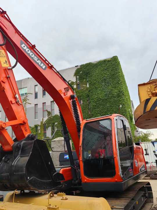 Used Digger DOOSAN DX140 Construction Machinery Construction Digger Used DOOSAN DX140 Cheap Excavator - Vikšrinis ekskavatorius: foto 4 Used Digger DOOSAN DX140 Construction Machinery Construction Digger Used DOOSAN DX140 Cheap Excavator - Vikšrinis ekskavatorius: foto 4
