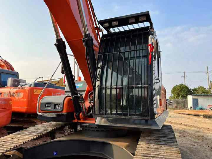 Used Digger DOOSAN DX300 Construction Machinery Construction Digger Used DOOSAN DX300 Cheap Excavator - Vikšrinis ekskavatorius: foto 4 Used Digger DOOSAN DX300 Construction Machinery Construction Digger Used DOOSAN DX300 Cheap Excavator - Vikšrinis ekskavatorius: foto 4