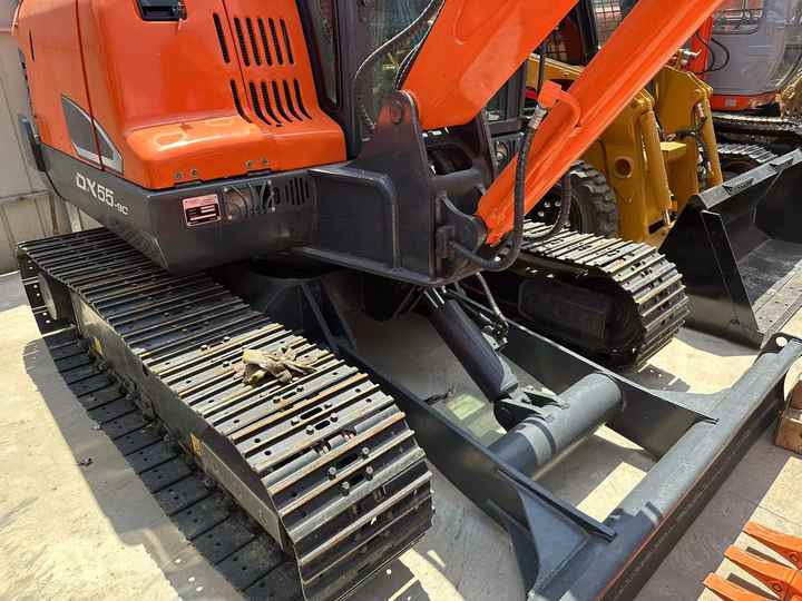 Used Digger DOOSAN DX55 Construction Machinery Construction Digger Used DOOSAN DX55 Cheap Excavator - Vikšrinis ekskavatorius: foto 5 Used Digger DOOSAN DX55 Construction Machinery Construction Digger Used DOOSAN DX55 Cheap Excavator - Vikšrinis ekskavatorius: foto 5