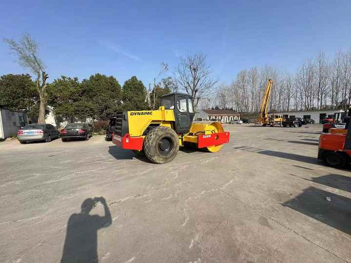 Used Dynapac CA301 Vibratory Roller with Less Working Time and Superior Performance Used Dynapac 251d/301D Roller for Sale - Asfalto volus: foto 5 Used Dynapac CA301 Vibratory Roller with Less Working Time and Superior Performance Used Dynapac 251d/301D Roller for Sale - Asfalto volus: foto 5