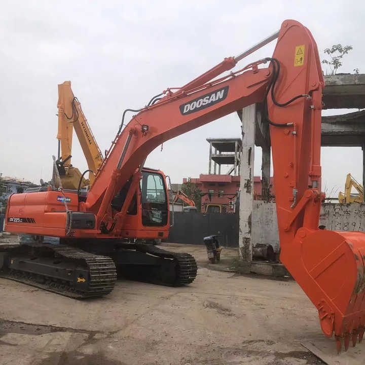 Used Excavator Doosan DX225LC Excavators Mini Equipment Earth Moving Machinery Doosan Digger Excavator for Sale - Vikšrinis ekskavatorius: foto 3 Used Excavator Doosan DX225LC Excavators Mini Equipment Earth Moving Machinery Doosan Digger Excavator for Sale - Vikšrinis ekskavatorius: foto 3