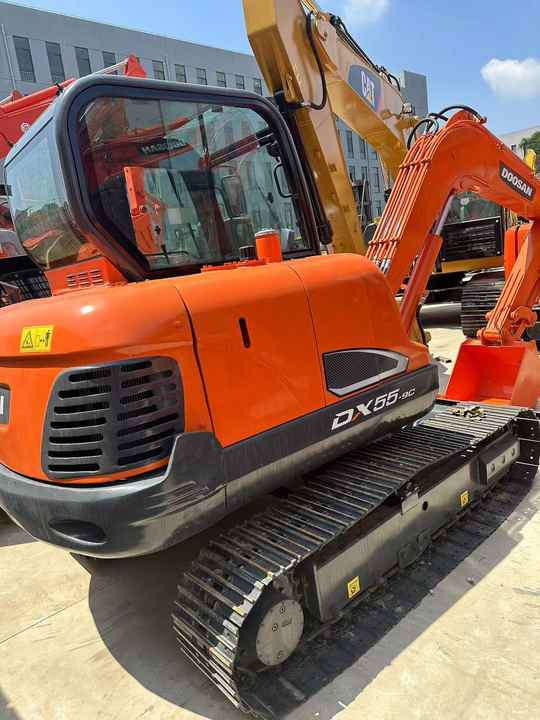 Used Excavator Doosan DX55 Excavators Mini Equipment Earth Moving Machinery Doosan Digger Excavator for Sale - Vikšrinis ekskavatorius: foto 3 Used Excavator Doosan DX55 Excavators Mini Equipment Earth Moving Machinery Doosan Digger Excavator for Sale - Vikšrinis ekskavatorius: foto 3