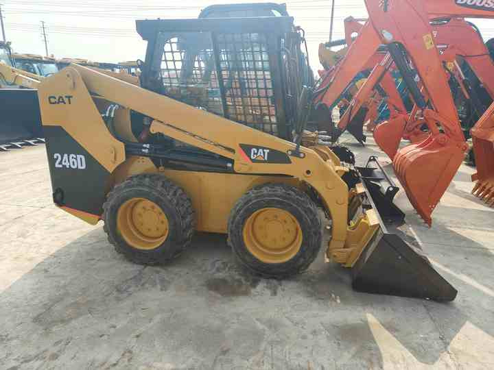 Used Front Loader Tractor CAT 246D Skid Steer Loader / Used Cat 226B 246C 246d Mini Skid Steer Loader in Stock - Mini krautuvas: foto 2 Used Front Loader Tractor CAT 246D Skid Steer Loader / Used Cat 226B 246C 246d Mini Skid Steer Loader in Stock - Mini krautuvas: foto 2