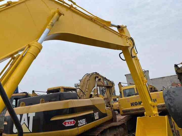 Used Good Quality Japan Original PC200-7 in Good Condition PC200-7 Komatsu - Vikšrinis ekskavatorius: foto 5 Used Good Quality Japan Original PC200-7 in Good Condition PC200-7 Komatsu - Vikšrinis ekskavatorius: foto 5