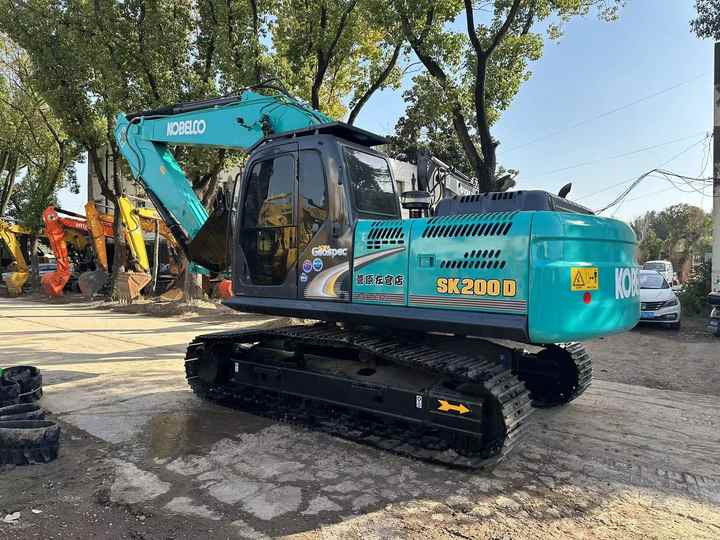 Used Japan Original Brand Kobelco Sk200-8 Excavator in High Quality for Sale High Working Efficiency - Ekskavatorius: foto 3 Used Japan Original Brand Kobelco Sk200-8 Excavator in High Quality for Sale High Working Efficiency - Ekskavatorius: foto 3