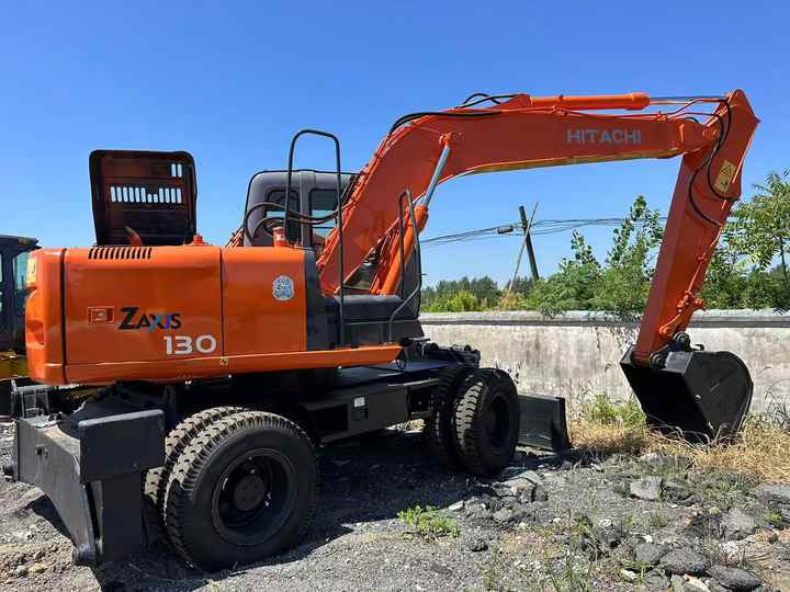Used Wheel Excavator Hitachi ZX 130W Made in Japan 13ton Hitachi Zx130w Wheel Excavator Price Used Hitachi Zx130 Excavator SALE - Ekskavatorius: foto 4 Used Wheel Excavator Hitachi ZX 130W Made in Japan 13ton Hitachi Zx130w Wheel Excavator Price Used Hitachi Zx130 Excavator SALE - Ekskavatorius: foto 4