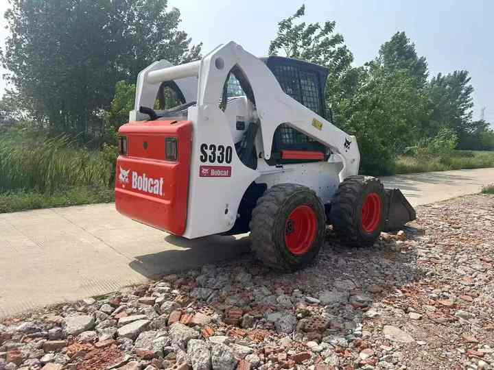 Very Low Price American Brand Used Bobcat S330 Skid Steer Loader with Superior Performance for Sale S160/S180/S300 in Stock - Mini krautuvas: foto 3 Very Low Price American Brand Used Bobcat S330 Skid Steer Loader with Superior Performance for Sale S160/S180/S300 in Stock - Mini krautuvas: foto 3