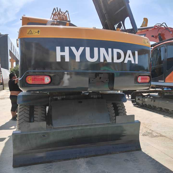 Well-Maintained Hyundai 210-9Used Wheel Excavator Construction Machine | No Major Repairs | Price Negotiable - Ratinis ekskavatorius: foto 2 Well-Maintained Hyundai 210-9Used Wheel Excavator Construction Machine | No Major Repairs | Price Negotiable - Ratinis ekskavatorius: foto 2