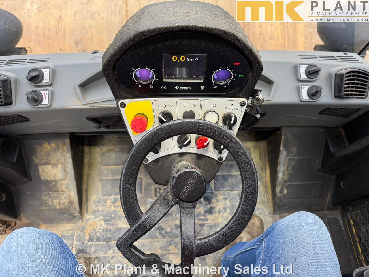 Volas BOMAG BW213D-5: foto 17