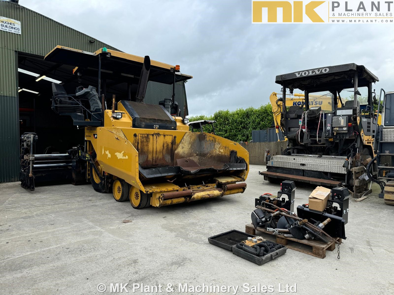 CATERPILLAR AP500F - Asfalto klotuvas: foto 1 CATERPILLAR AP500F - Asfalto klotuvas: foto 1