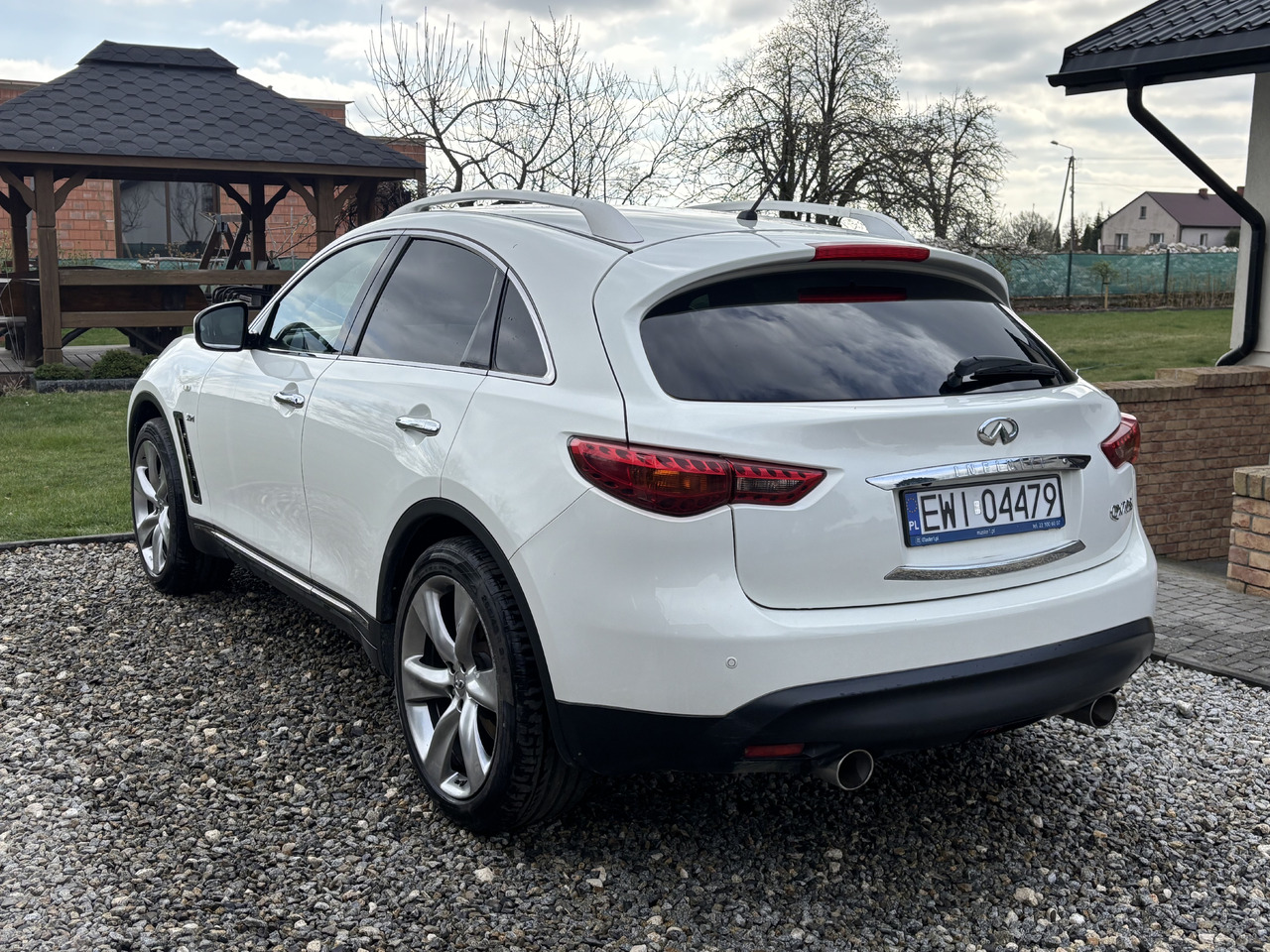 Infiniti QX70 FX30 Diesel V6 Euro6 - Visureigis: foto 5 Infiniti QX70 FX30 Diesel V6 Euro6 - Visureigis: foto 5
