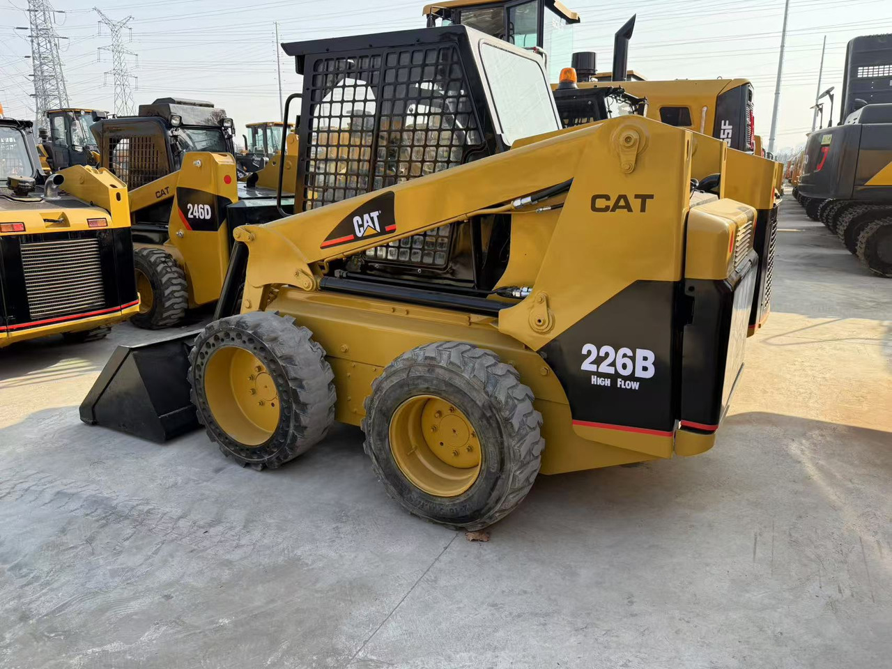 CATERPILLAR 226B - Mini krautuvas: foto 2 CATERPILLAR 226B - Mini krautuvas: foto 2