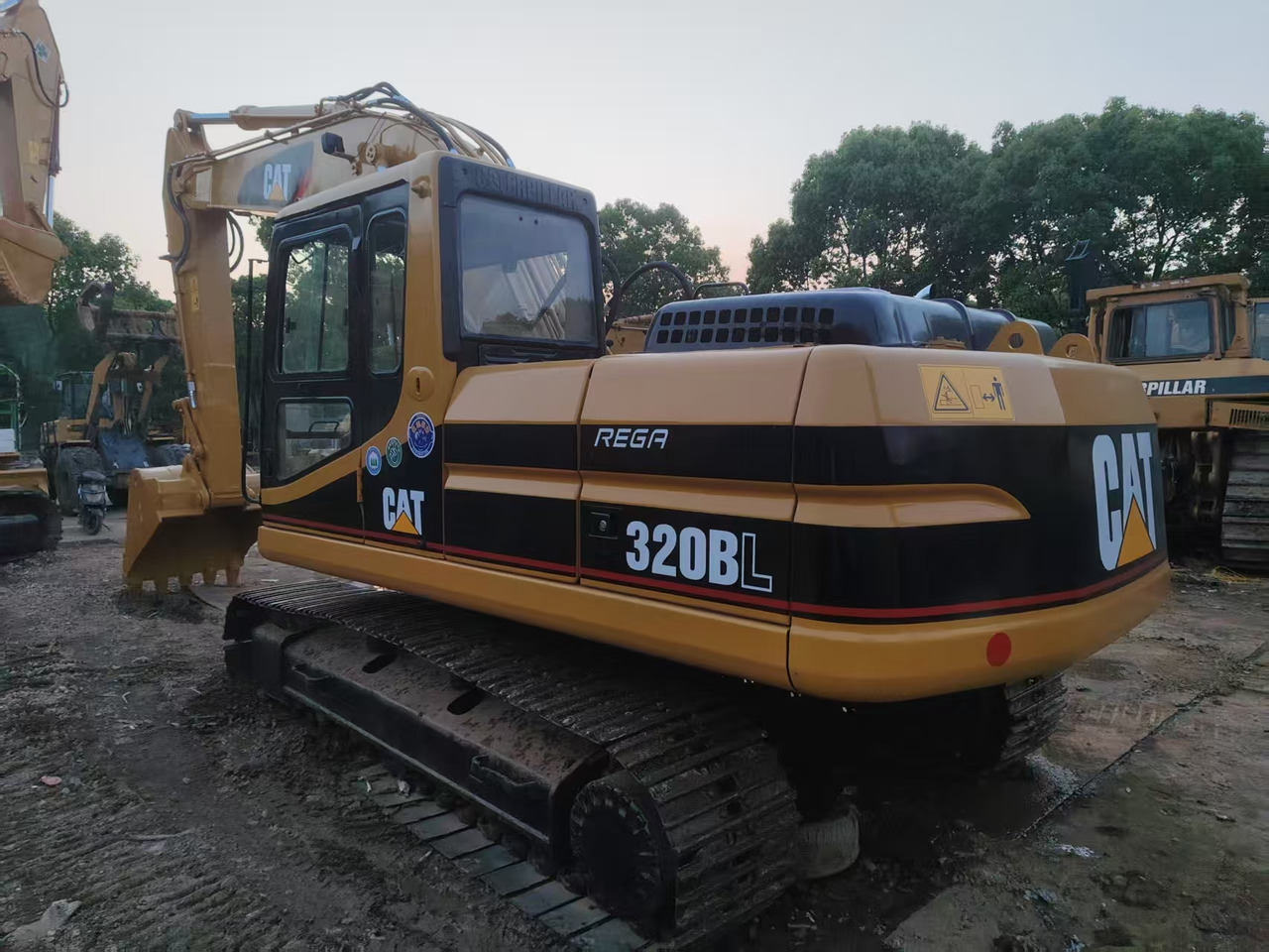 CATERPILLAR 320B - Vikšrinis ekskavatorius: foto 5 CATERPILLAR 320B - Vikšrinis ekskavatorius: foto 5