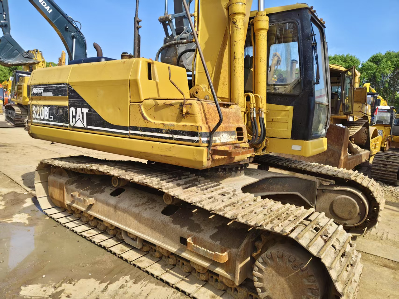 CATERPILLAR 320BL - Vikšrinis ekskavatorius: foto 3 CATERPILLAR 320BL - Vikšrinis ekskavatorius: foto 3