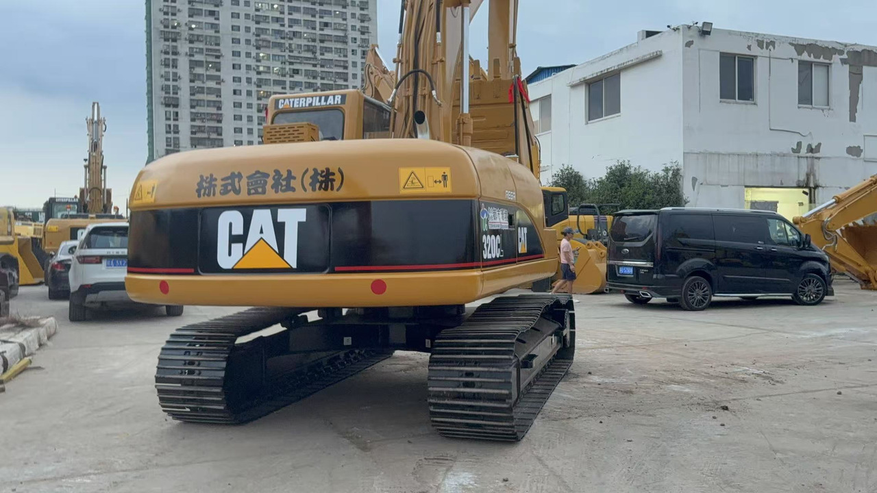CATERPILLAR 320C - Vikšrinis ekskavatorius: foto 4 CATERPILLAR 320C - Vikšrinis ekskavatorius: foto 4