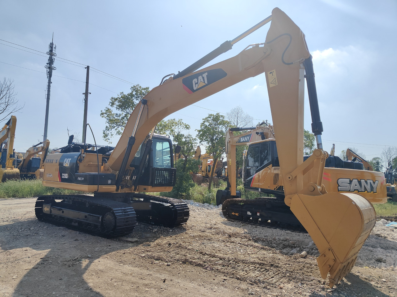 CATERPILLAR 320D - Vikšrinis ekskavatorius: foto 3 CATERPILLAR 320D - Vikšrinis ekskavatorius: foto 3