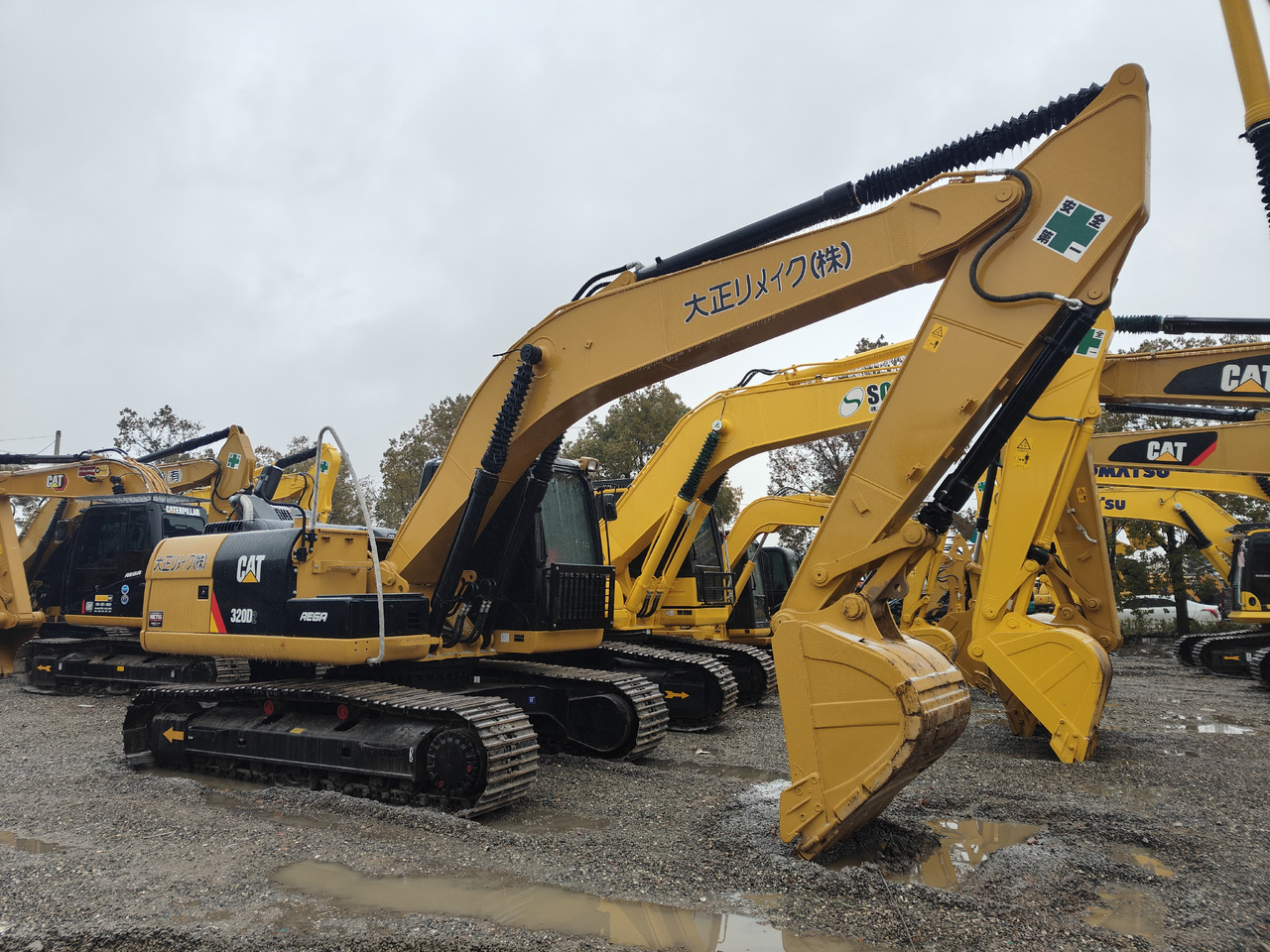 CATERPILLAR 320D2 - Vikšrinis ekskavatorius: foto 1 CATERPILLAR 320D2 - Vikšrinis ekskavatorius: foto 1